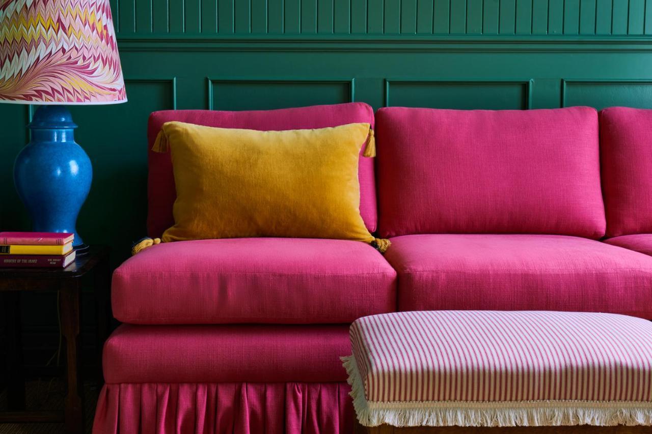 The Mitre, Hampton Court Hotel Kingston upon Thames  Ngoại thất bức ảnh A sofa upholstered in velvet