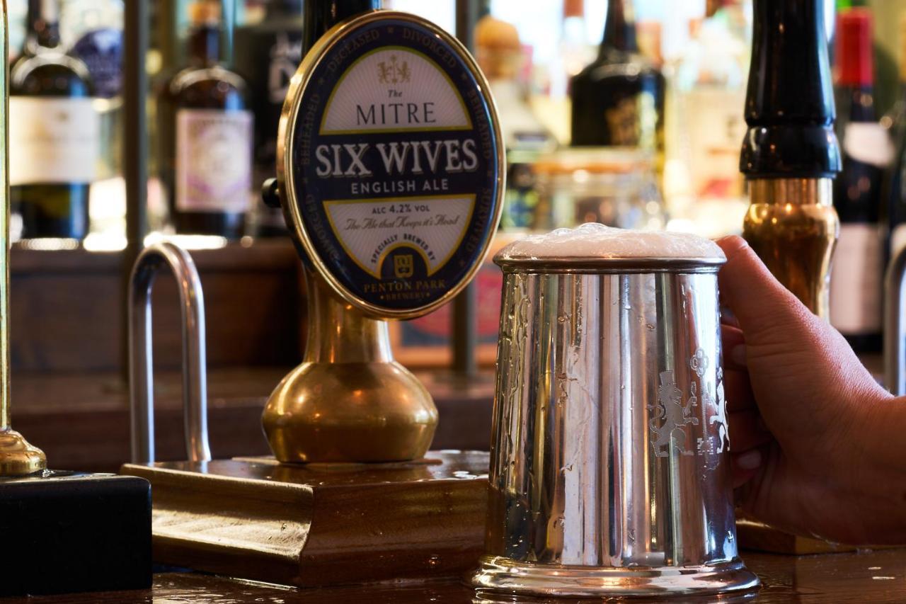 The Mitre, Hampton Court Hotel Kingston upon Thames  Ngoại thất bức ảnh Mitre Six Wives