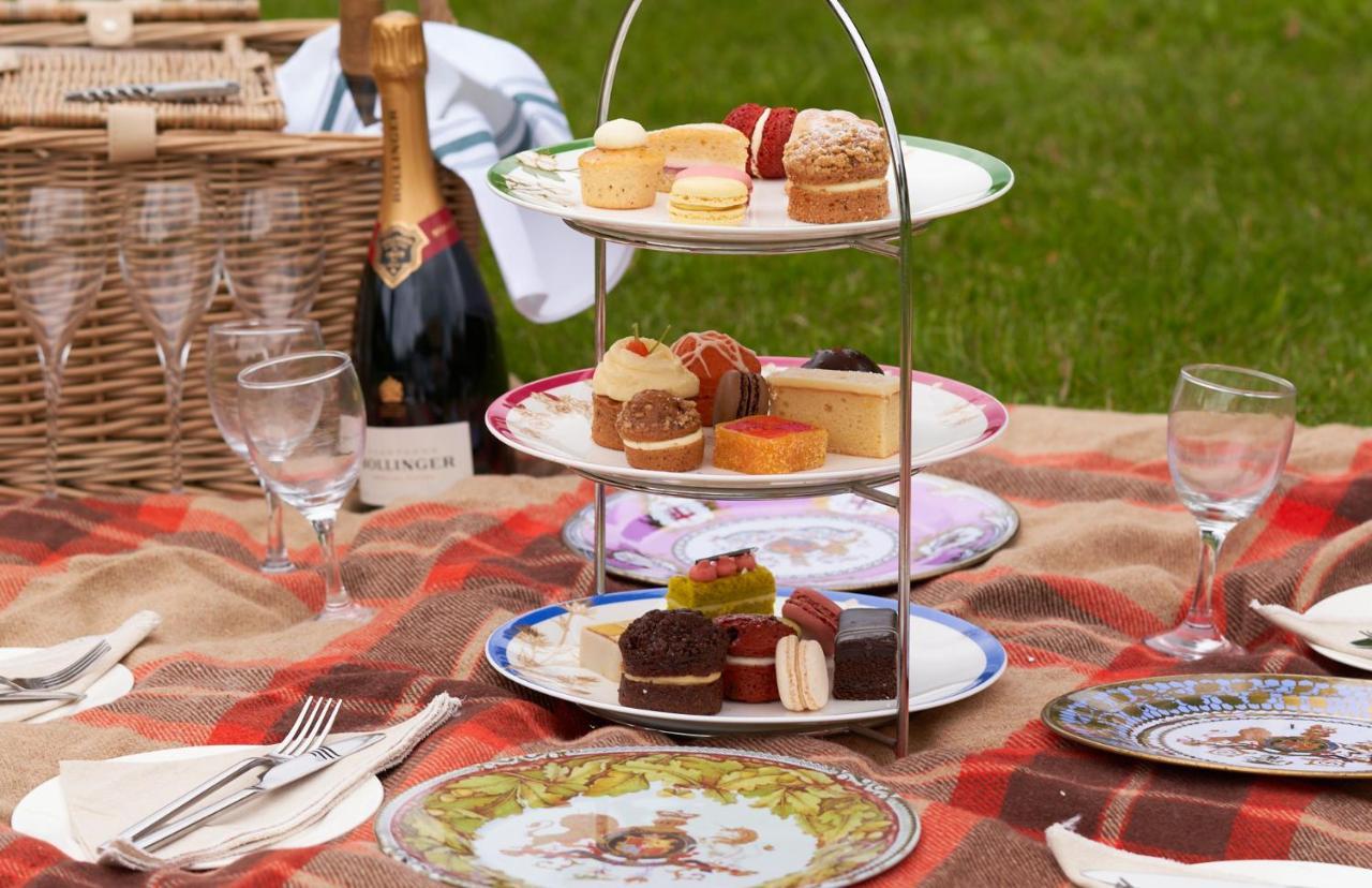 The Mitre, Hampton Court Hotel Kingston upon Thames  Ngoại thất bức ảnh A picnic