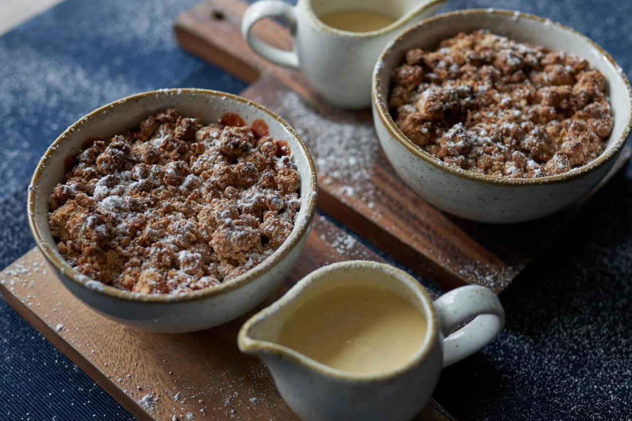 The Mitre, Hampton Court Hotel Kingston upon Thames  Ngoại thất bức ảnh Apple and plum crumble
