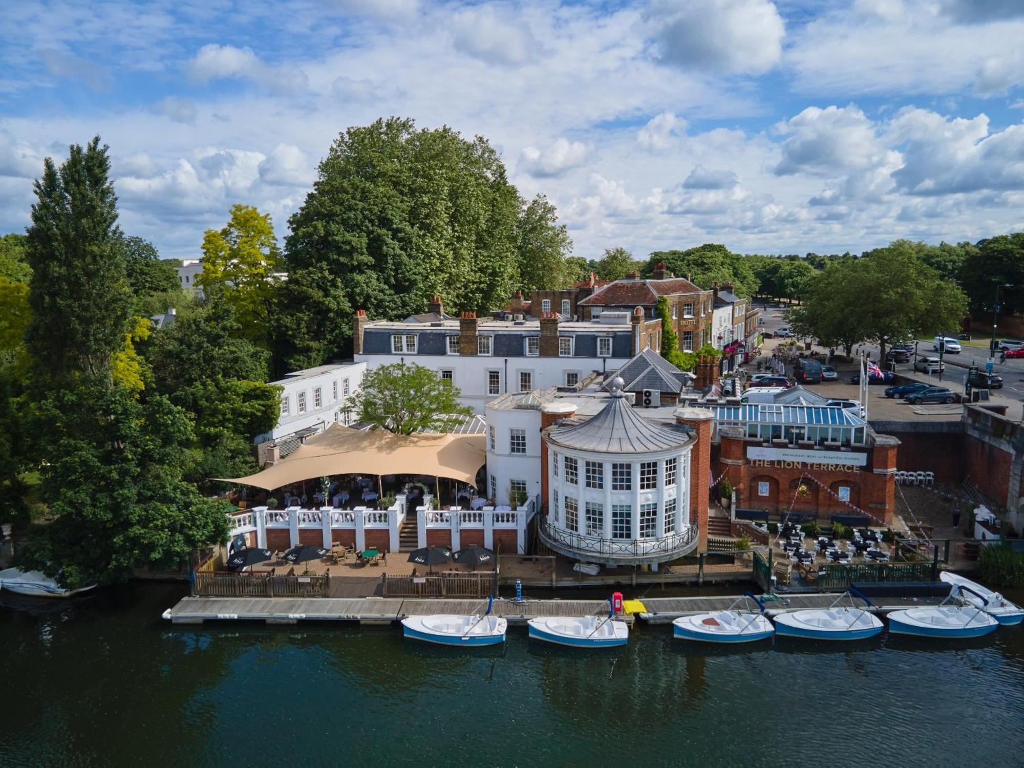 The Mitre, Hampton Court Hotel Kingston upon Thames  Ngoại thất bức ảnh The River Wey at Farnham