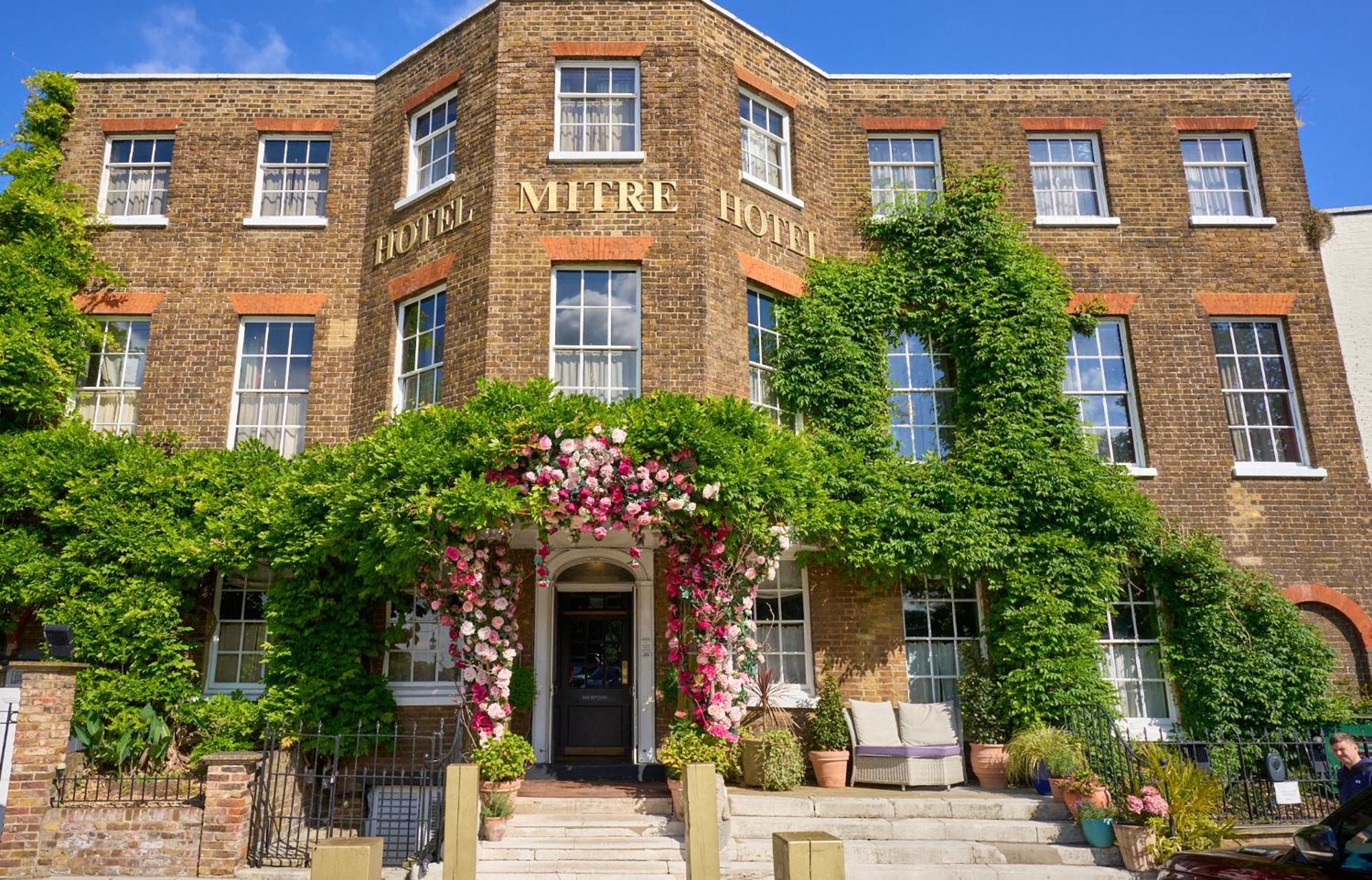 The Mitre, Hampton Court Hotel Kingston upon Thames  Ngoại thất bức ảnh The hotel in 2014