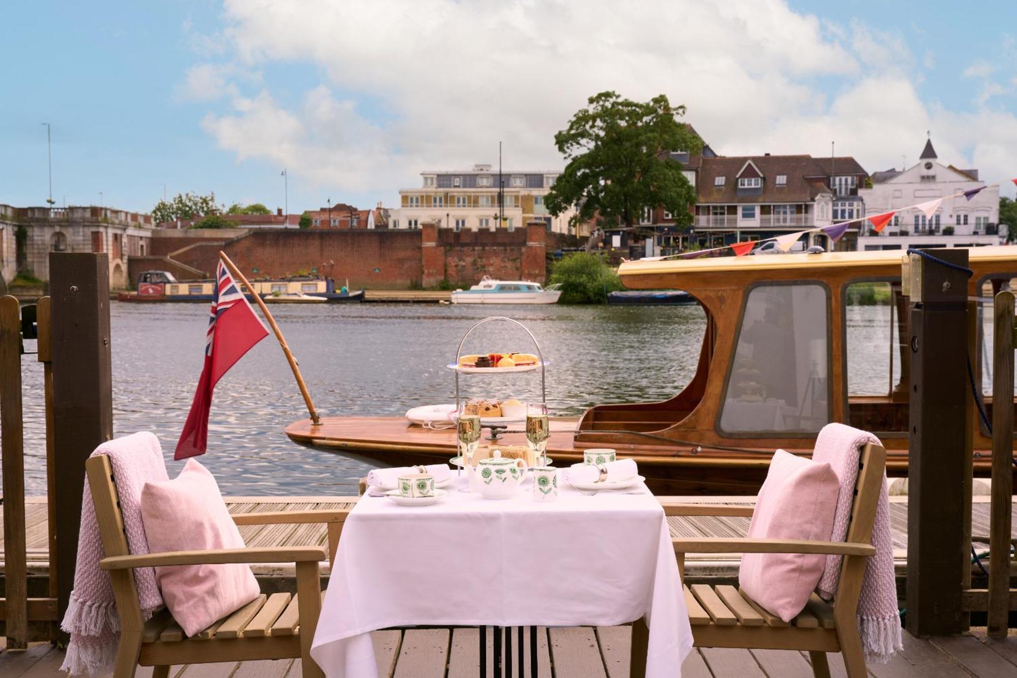 The Mitre, Hampton Court Hotel Kingston upon Thames  Ngoại thất bức ảnh The River Restaurant