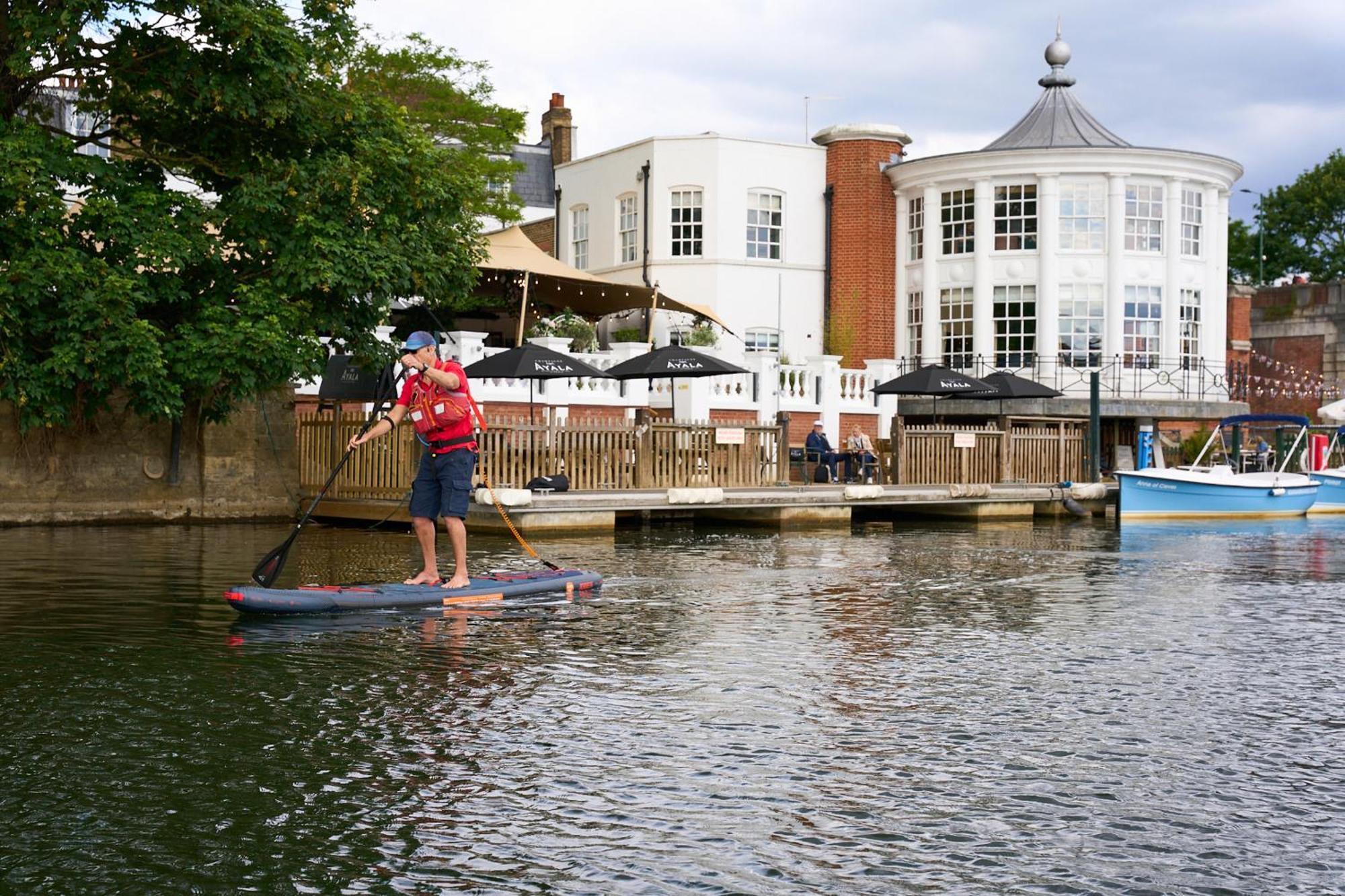 The Mitre, Hampton Court Hotel Kingston upon Thames  Ngoại thất bức ảnh Stand Up Paddle Boarding on the River Wey