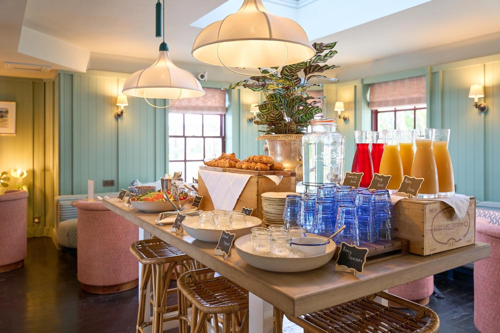 The Mitre, Hampton Court Hotel Kingston upon Thames  Ngoại thất bức ảnh The restaurant at The Ivy Temple Row