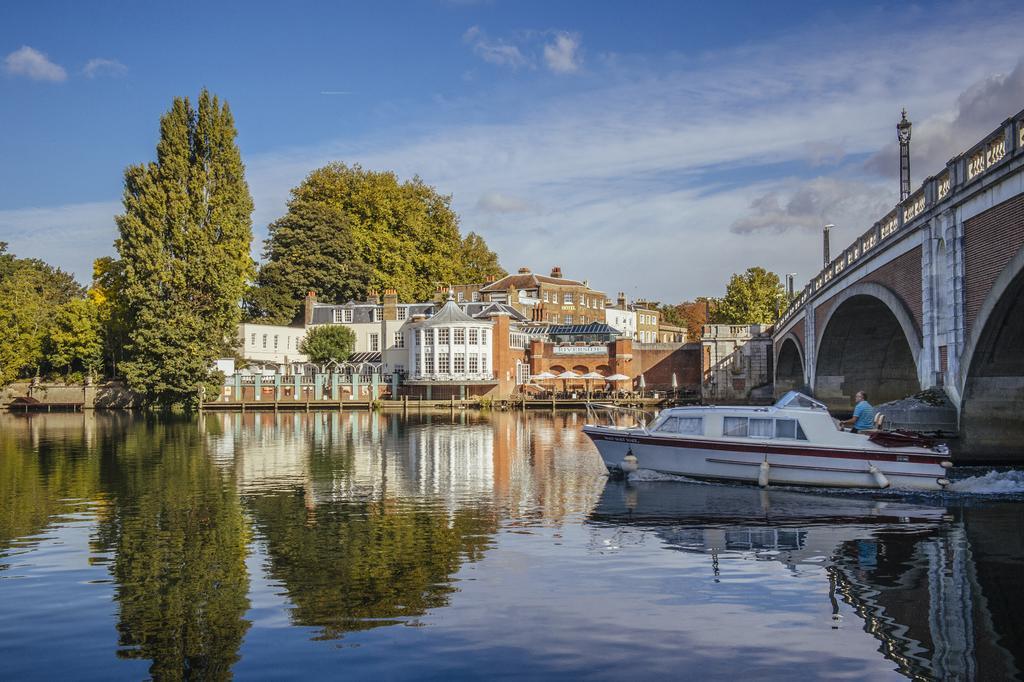The Mitre, Hampton Court Hotel Kingston upon Thames  Ngoại thất bức ảnh The River Wey at Farnham